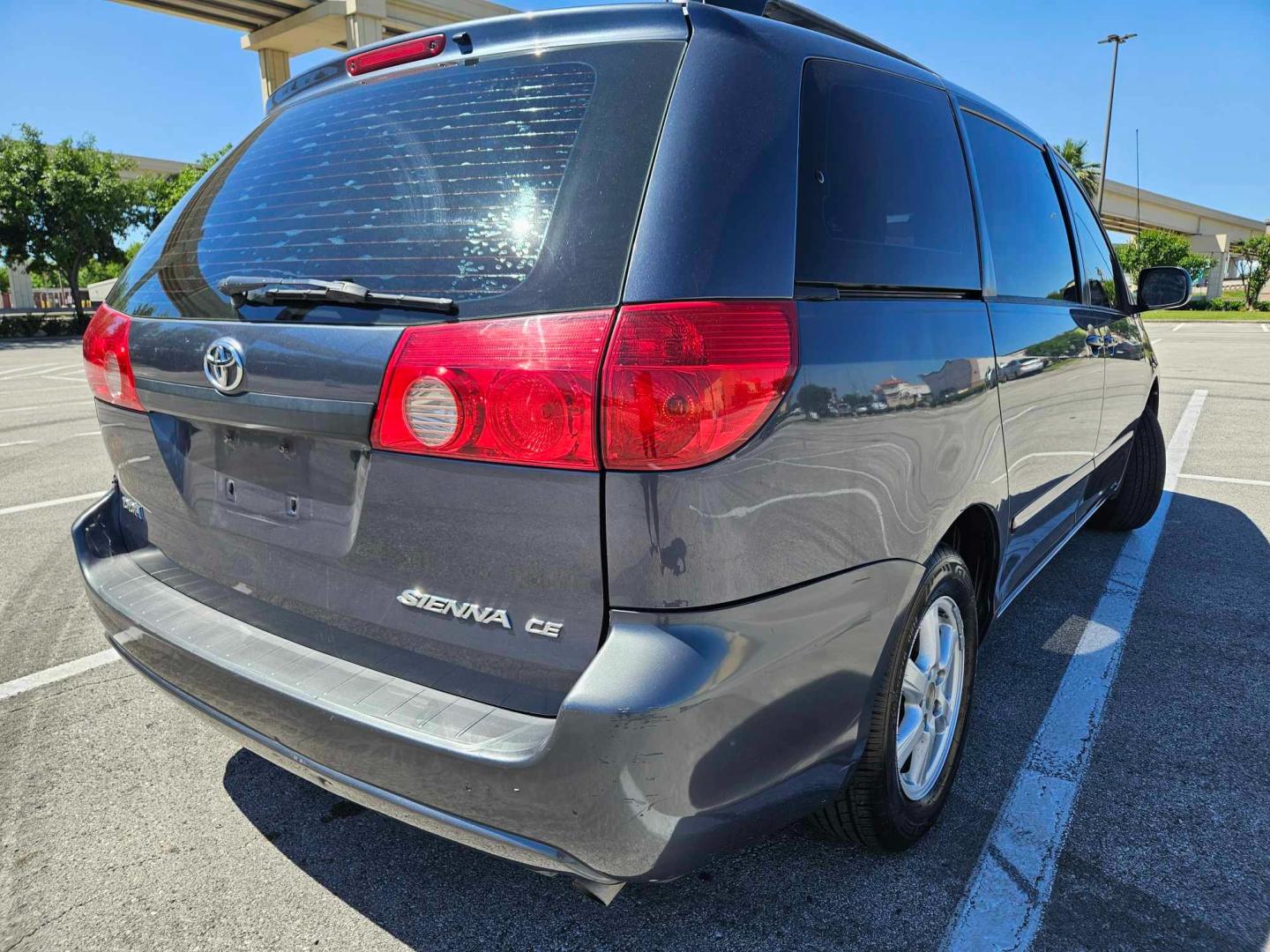 2006 Blue /Grey Toyota Sienna (5TDZA23C06S) , located at 5005 Telephone Rd., Houston, TX, 77087, (713) 641-0980, 29.690666, -95.298683 - Photo#3